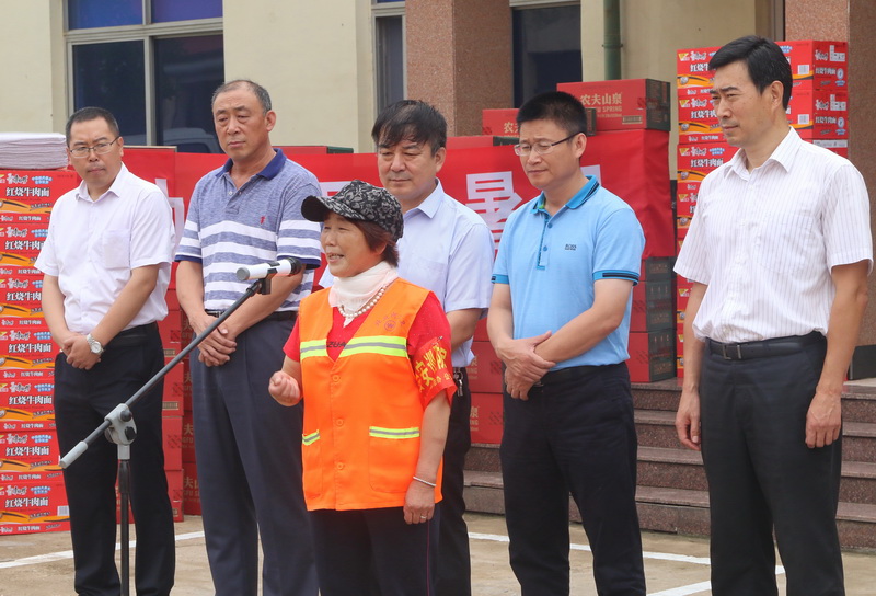 首页 我能参加的活动 徐宪民首先代表市总工会向高温酷暑中坚守